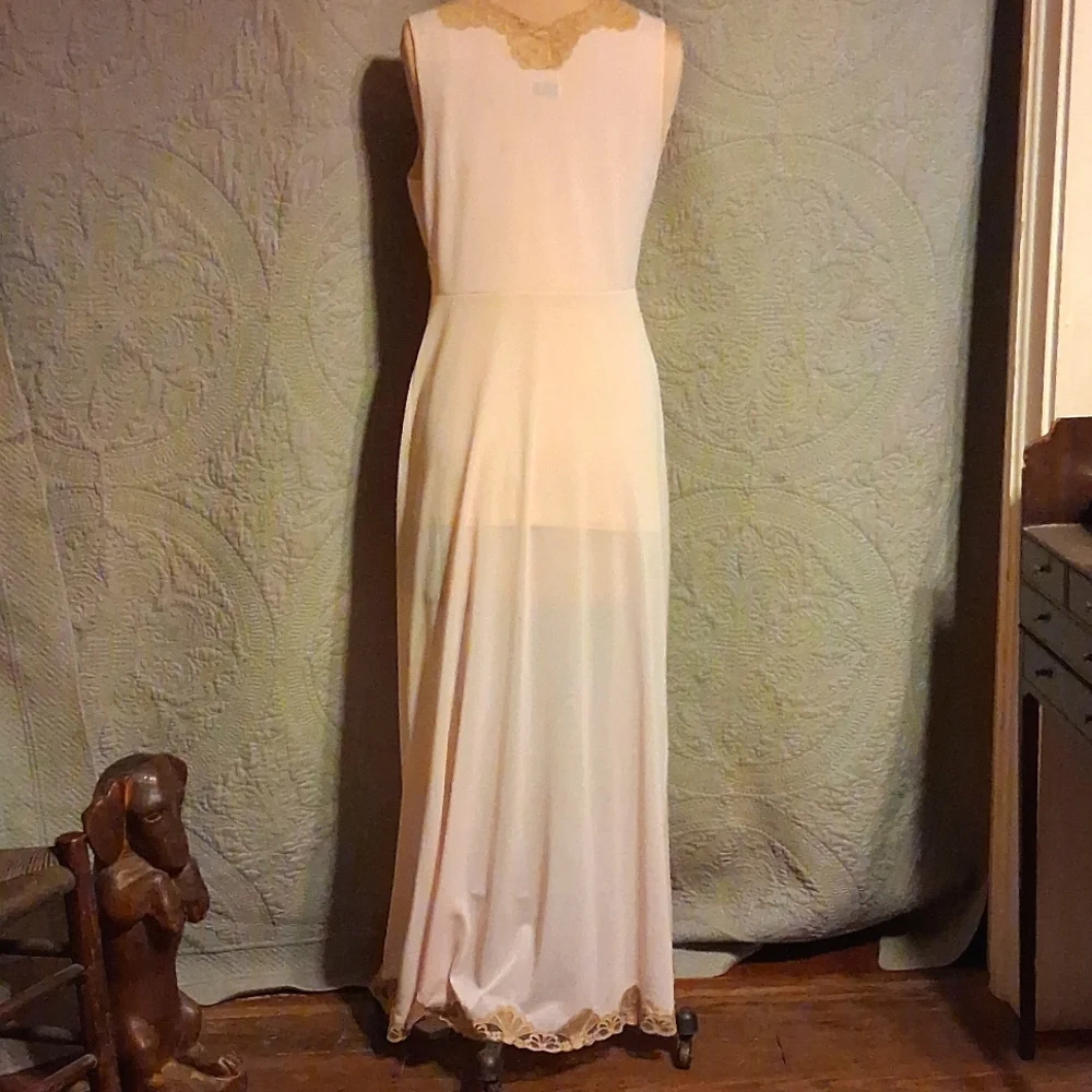Emilio Pucci Vtg Robe & Chemise Set In Soft Pink W Bronze Lace.  Rare.  Medium
